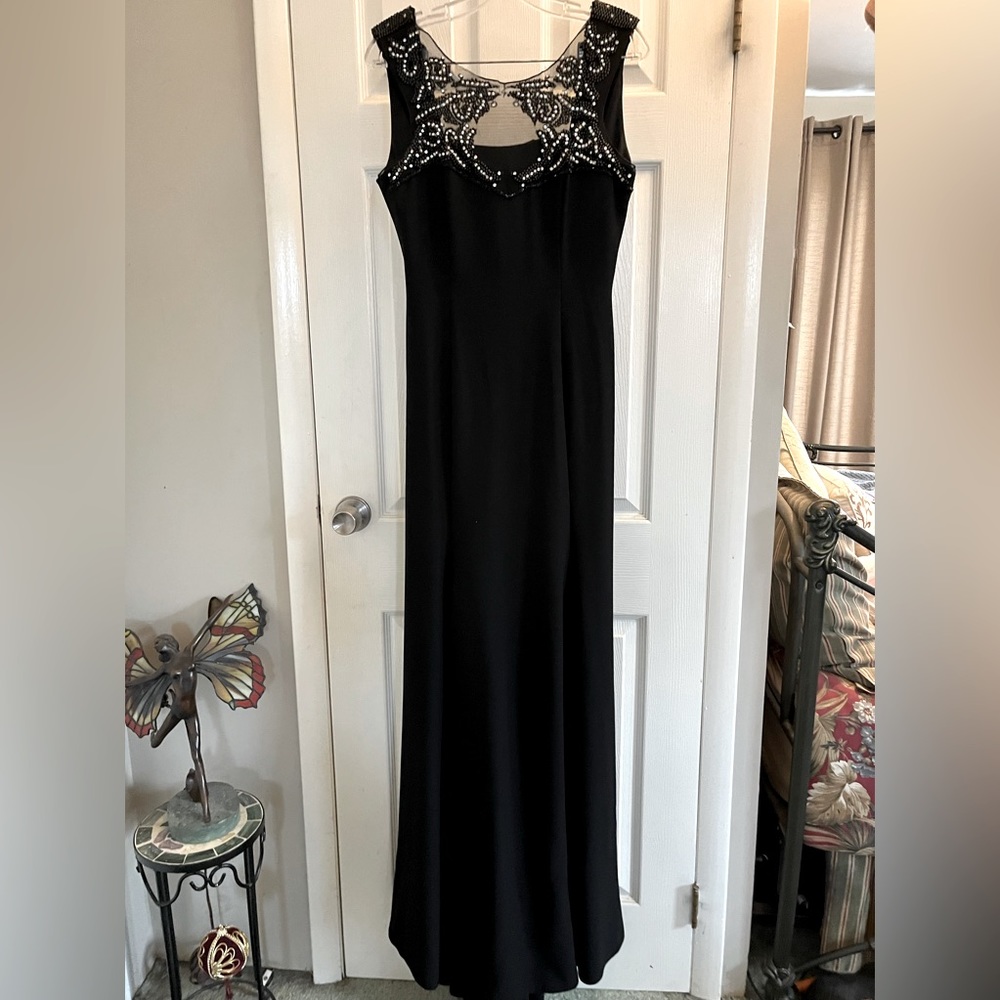 Saborona New York. Stunning black evening gown